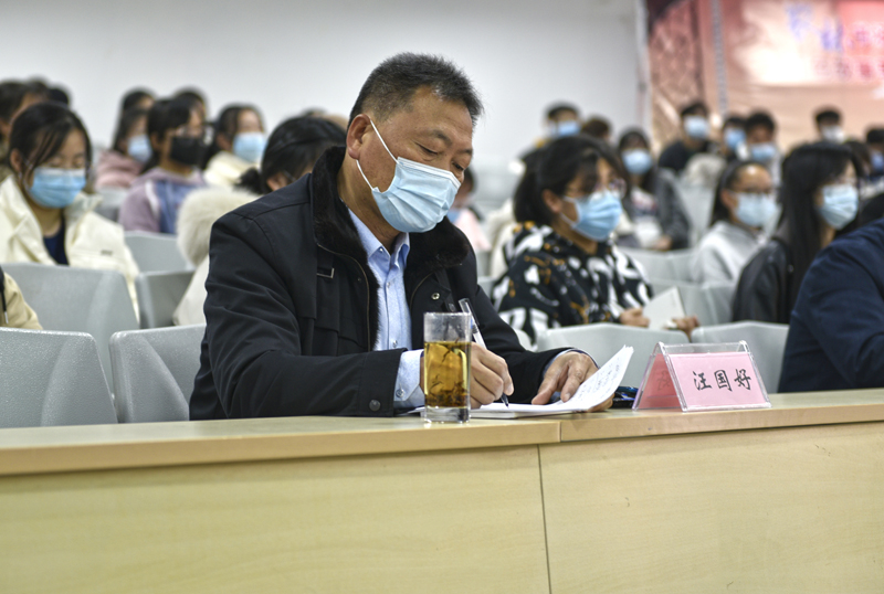 (撰稿:朱锦审核:汤波上传:笪奇)巫书记从时代定位,高职定位,自我定位